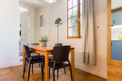 Chic 1BR Suite in Salvador Sleeps 3 Near Metro