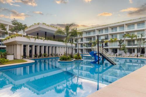 Stylish Playacar Condo with Balcony & Pool