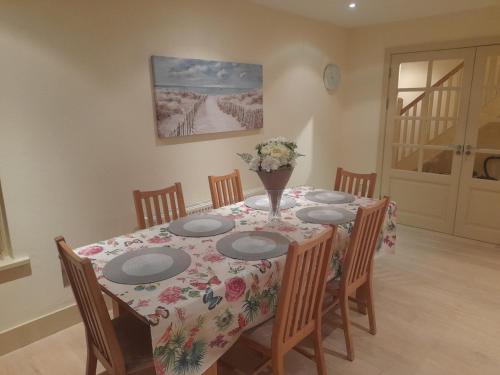 Beautiful home within walking distance to Kenmare in Killowen
