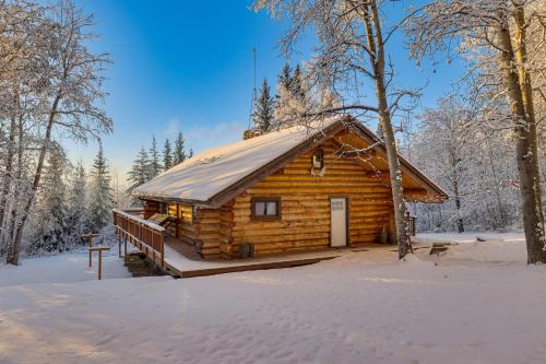 Explore Fairbanks! Authentic Log Cabin w/ Views in Chena (AK)