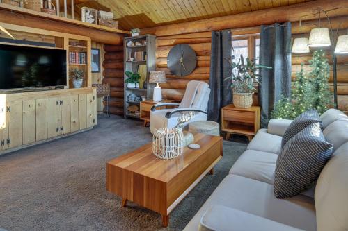 Explore Fairbanks! Authentic Log Cabin w/ Views in Chena (AK)