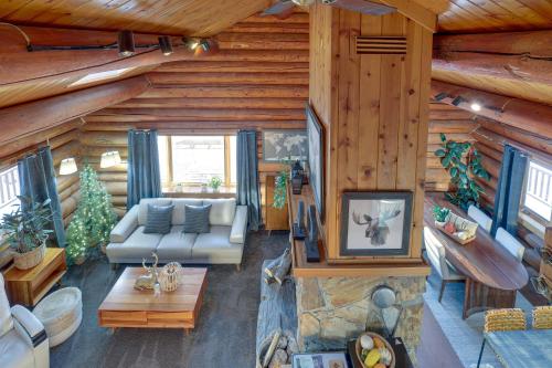 Explore Fairbanks! Authentic Log Cabin w/ Views in Chena (AK)