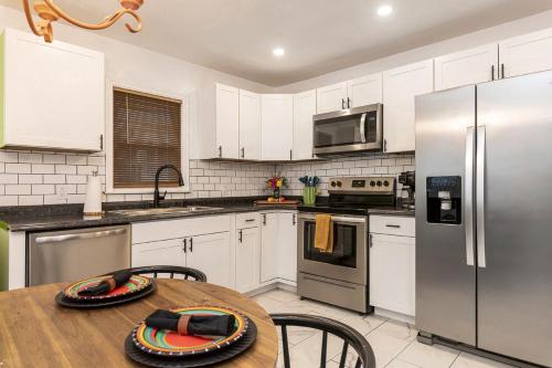 La Casa Bella 5BR 3BA Games 2 Living Areas in 坎普泰勒
