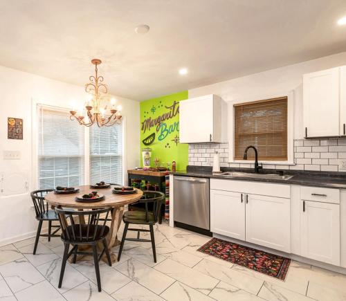 La Casa Bella 5BR 3BA Games 2 Living Areas in 坎普泰勒