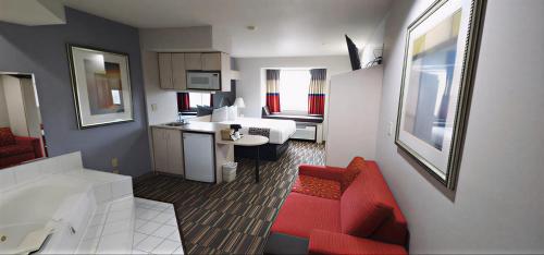 Microtel Inn & Suites Claremore - image 2