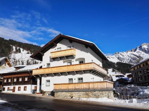 Leni Top 1 in Dienten am Hochkönig, Österreich