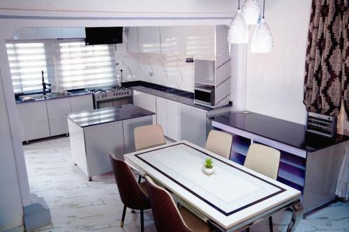 บริการและสิ่งอำนวยความสะดวก, Nafik Suites in ยอส