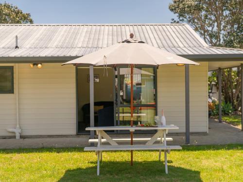 Viesnīcas āriene, Golden Sands Retreat - Matarangi Holiday Home in Matarangi