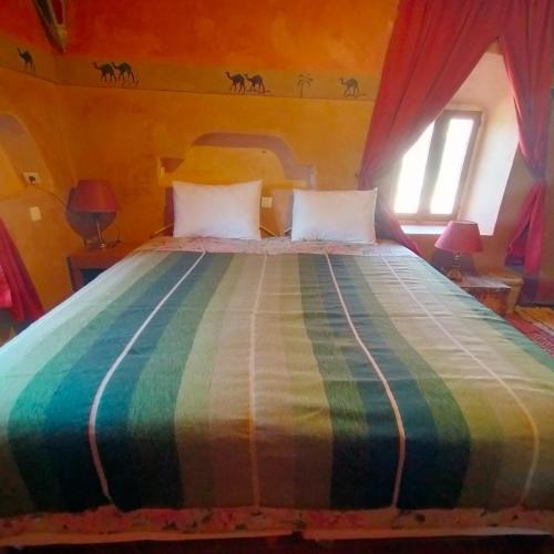 1 double bed, 3 twin beds