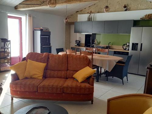 Gîte rénové avec piscine chauffée et jardin clos, à proximité des plages et de la campagne bio. - FR-1-426-531 - Location saisonnière - Challans