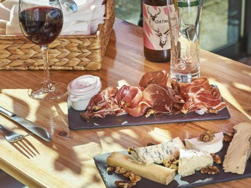 Greet Hotel Versailles - Voisins Le Bretonneux Hotel de charme Gomberville