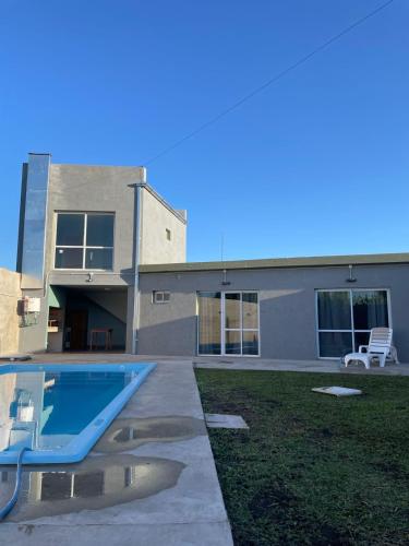 Casa moderna con piscina en Olavarria