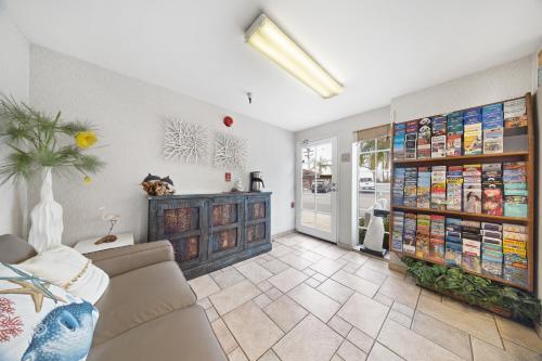 Americas Best Value Inn San Clemente Beach - image 11