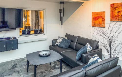 Restaurant, Beach Front Home In Blavand With Sauna in Vejers Strand