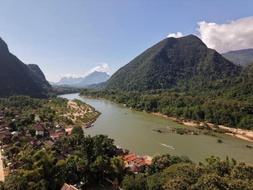 Phanoy Viewpoint camping in Muang Ngoy