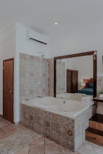 room detail thumbnail 2