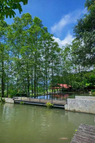 Nearby attraction, Vila Kuntum Bogor- 3BR Cozy House dekat Kuntum Farmfield near Saung Ngariung Makanan & Minuman