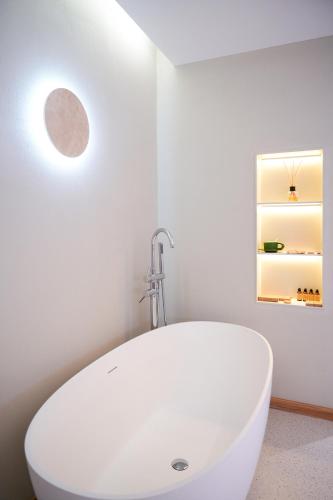 Bathroom, Luming Courtyard Private Villa - Xi'an Ancient City Bell Tower Branch. in Xian Railway Station