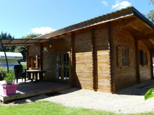 Chalet avec Terrasse pour 6 personnes à Bieuzy - API-1-52-1303 (Chalet avec Terrasse pour 6 personnes a Bieuzy - API-1-52-1303) in 普呂梅利歐