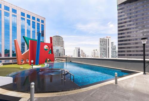 Swimming pool, S31 Sukhumvit Hotel near Ai Garden