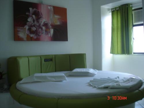 1 double bed, 1 twin bed