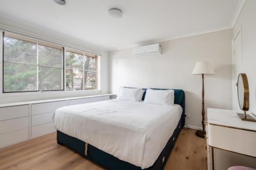 Modern Nomads Charming Glen Iris 2BR Townhouse with Free Parking in Malvern
