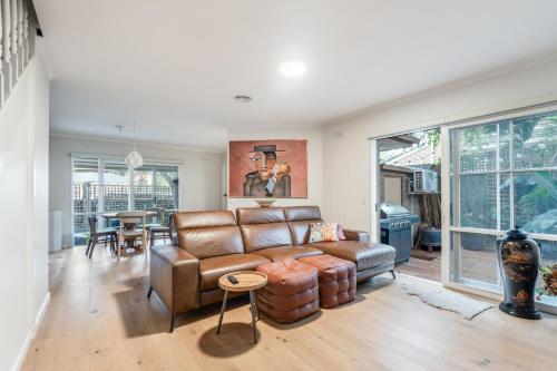 Vendégszoba, Modern Nomads Charming Glen Iris 2BR Townhouse with Free Parking in Malvern