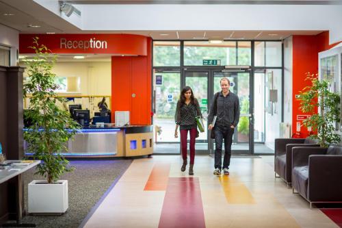 Фойє, David Russell Hall - Campus Accommodation in Сент-Ендрюс