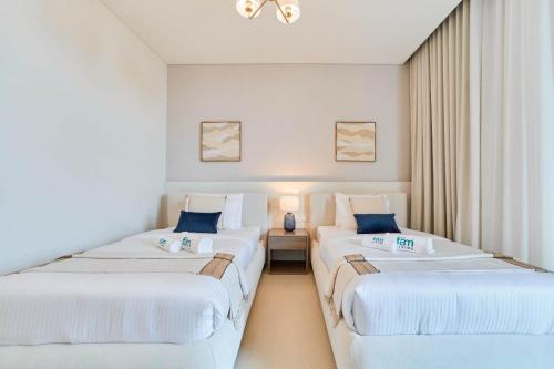 Spacious 2BR Plus Maids Sea View Apartment in Al Zorah - image 4