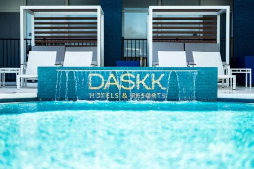 Swimming pool, DASKK Orlando Hotel near Universal Blvd, an Ascend Collection Hotel in Orlando (FL)