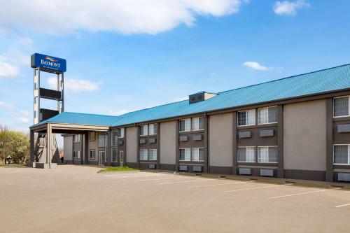 . Baymont by Wyndham Blackwell I-35