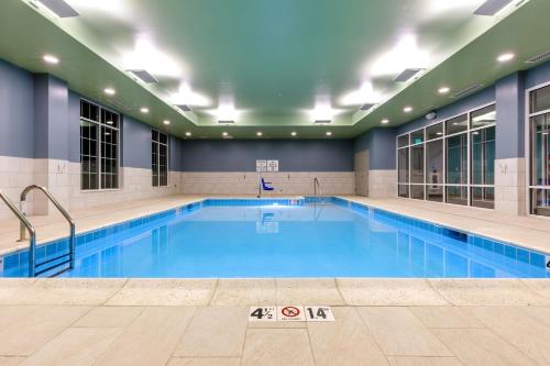 Holiday Inn Express & Suites - Sturbridge, an IHG Hotel in Sturbridge, USA