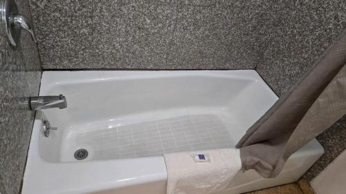 Motel 6-Blythe CA - South - image 10