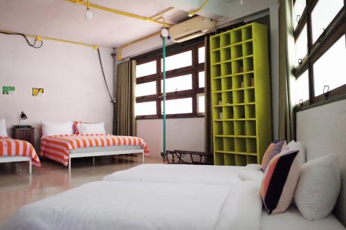The Urbanists BKK Entire Floor 4-6 people 4Beds 4Baths near Medpark Hospital , Queen Sirikit Convention hall , Benjakitti Park, Bangkok