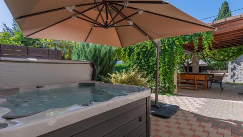 Oprema, Villa Mihael-Makarska by Villas Guide in Donji Vinjani