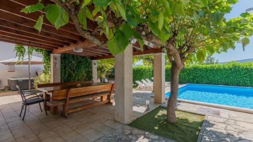 Oprema, Villa Mihael-Makarska by Villas Guide in Donji Vinjani