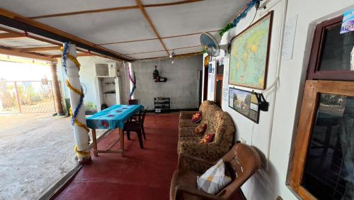 Meera House & Tourist Inn in Anuradhapura