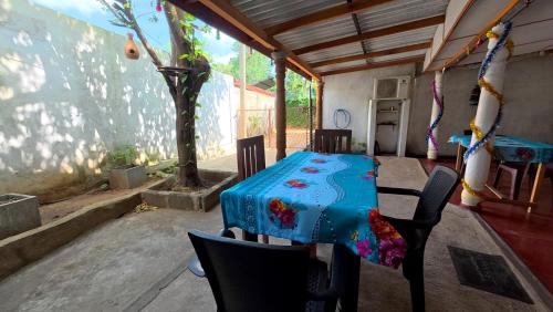 Facilities, Meera House & Tourist Inn in Anuradhapura