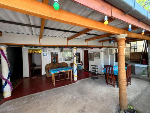Facilities, Meera House & Tourist Inn in Anuradhapura