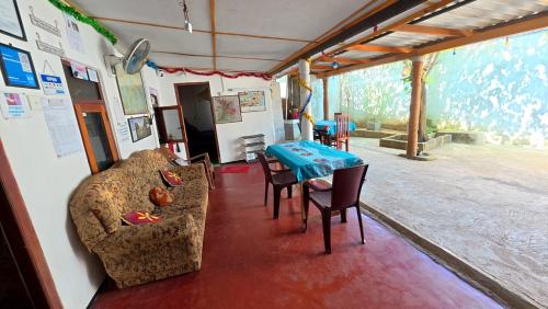 Meera House & Tourist Inn in Anuradhapura