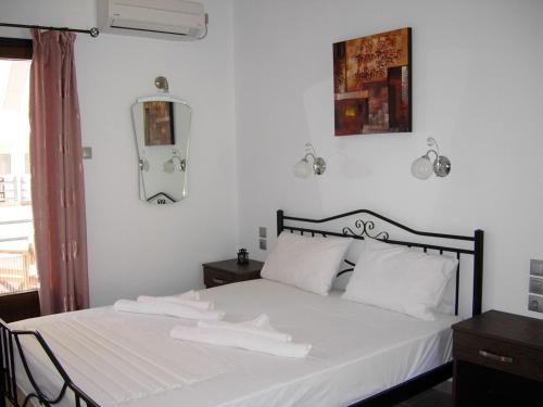 1 king bed, 1 twin bed