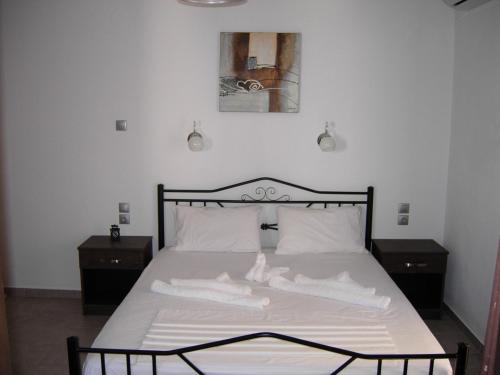 1 king bed, 2 twin beds