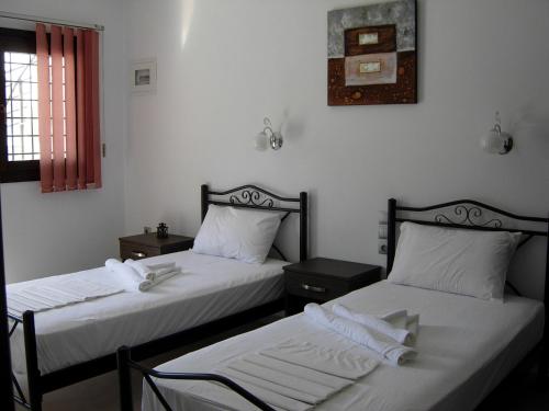3 twin beds