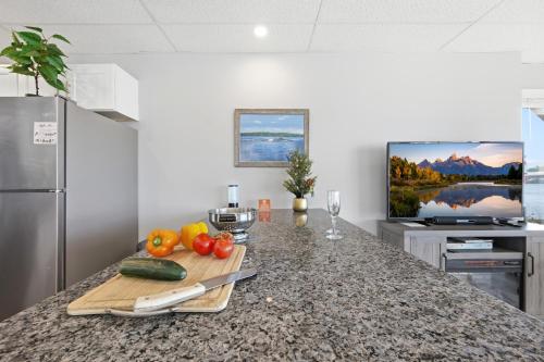 Cocina, Waterfront Walk Out with Private Terrace in Mystic City Center