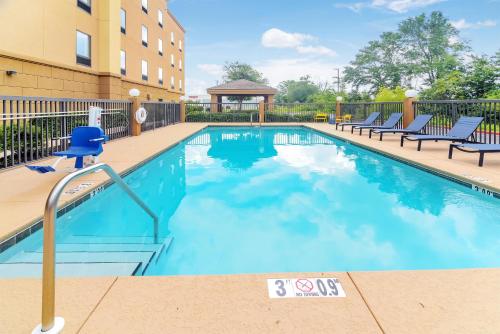 Hampton Inn Foley - image 14