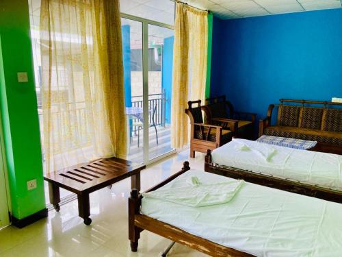 New Verona Hotel in Wennappuwa