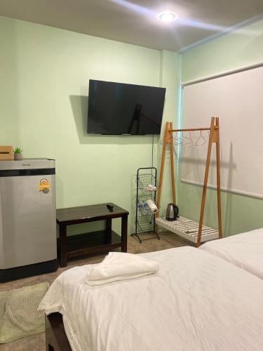 room detail thumbnail 2