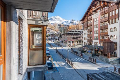 HelloCHALET - The Family Crest - Central Cervinia Apartment with Balcony e Mountain Views - Breuil-Cervinia