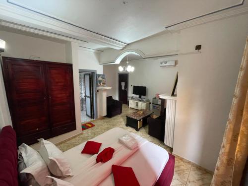 NGK Hôtel Apartment (NGK Hotel Apartment) in บาฟูซซัม