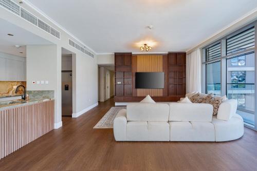 Spacious 3BR Maid, Park View Pool, Gym 2 parking – khách sạn tại Madinat Zayid